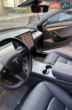 Седан Tesla Model 3 2022 в 