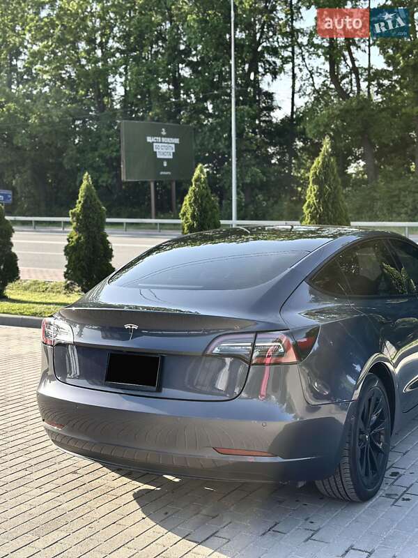 Седан Tesla Model 3 2022 в Тернополе