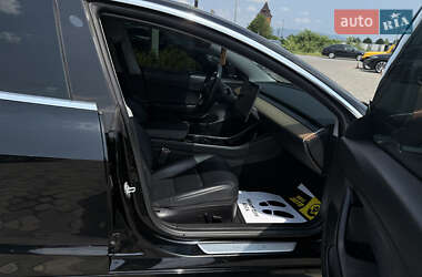 Седан Tesla Model 3 2020 в 