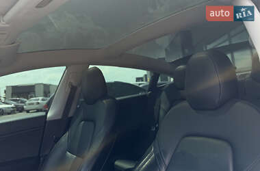 Седан Tesla Model 3 2020 в 
