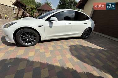 Седан Tesla Model 3 2023 в 