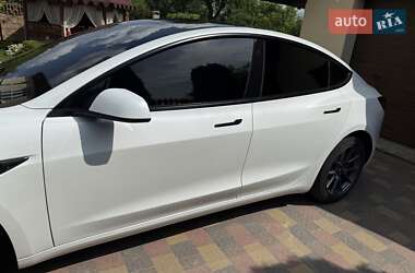 Седан Tesla Model 3 2023 в 