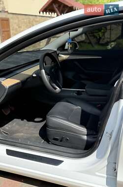 Седан Tesla Model 3 2023 в 