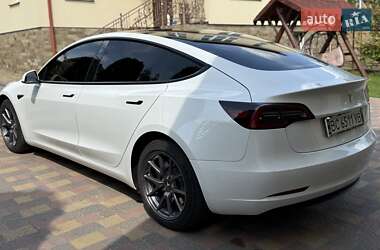 Седан Tesla Model 3 2023 в 