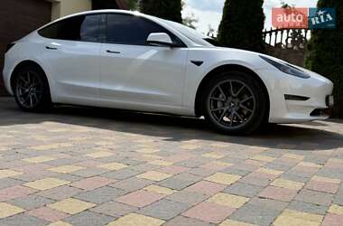 Седан Tesla Model 3 2023 в 