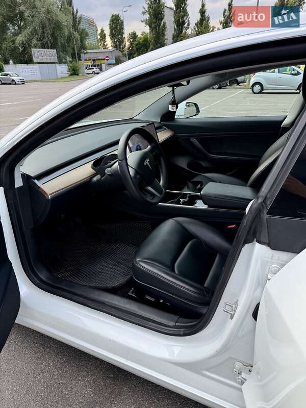 Седан Tesla Model 3 2020 в Киеве