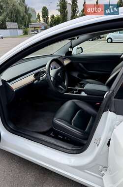 Седан Tesla Model 3 2020 в 