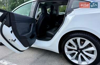Седан Tesla Model 3 2020 в 