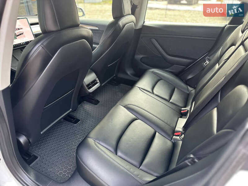Седан Tesla Model 3 2022 в Львове