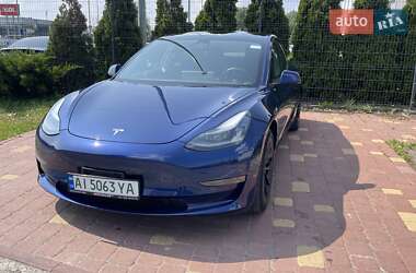 Седан Tesla Model 3 2022 в 