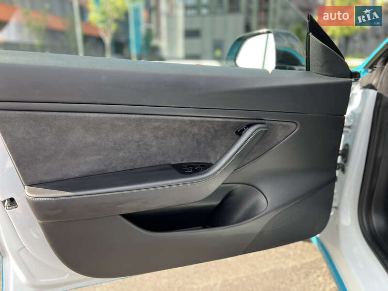 Седан Tesla Model 3 2019 в Києві