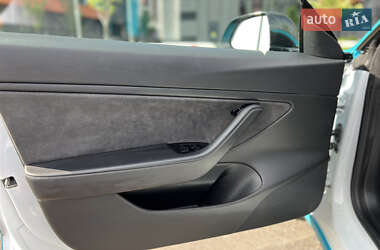 Седан Tesla Model 3 2019 в 