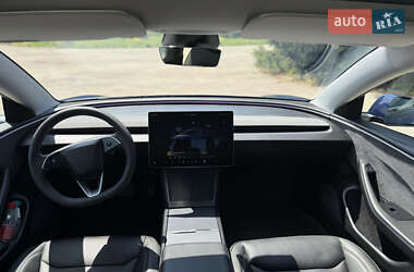 Седан Tesla Model 3 2024 в 