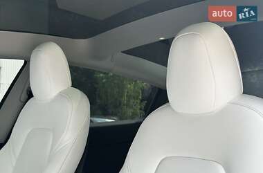 Седан Tesla Model 3 2021 в 