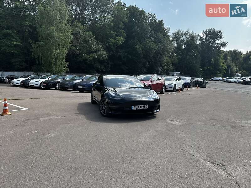 Седан Tesla Model 3 2021 в 