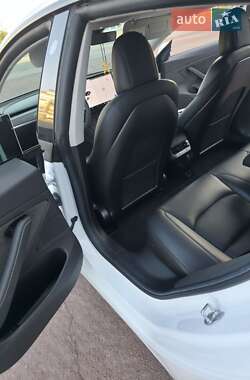 Седан Tesla Model 3 2019 в 