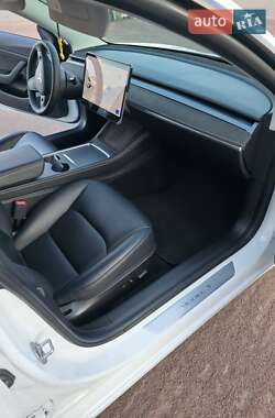 Седан Tesla Model 3 2019 в 