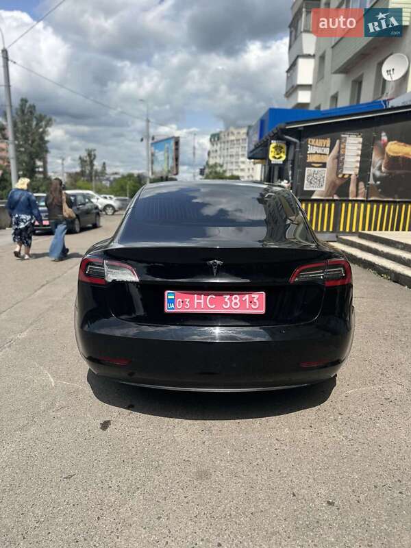 Седан Tesla Model 3 2020 в Ровно