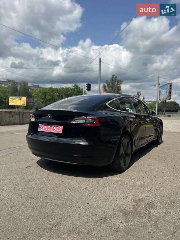 Седан Tesla Model 3 2020 в Ровно