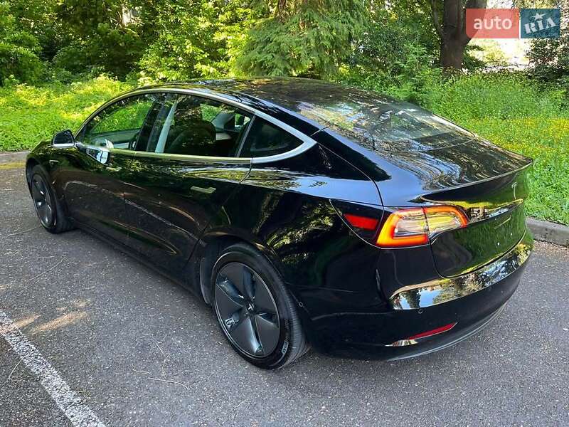 Седан Tesla Model 3 2018 в Луцьку