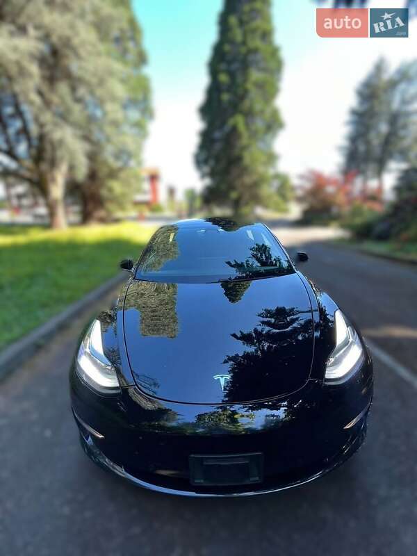 Седан Tesla Model 3 2018 в Луцьку