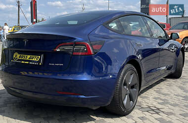 Седан Tesla Model 3 2022 в 