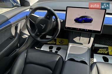 Седан Tesla Model 3 2022 в 