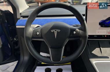 Седан Tesla Model 3 2022 в 