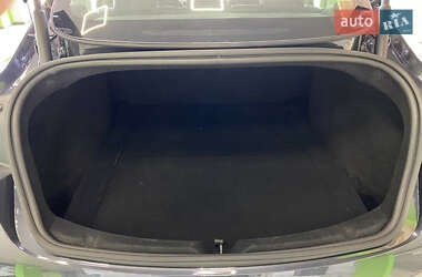 Седан Tesla Model 3 2024 в 