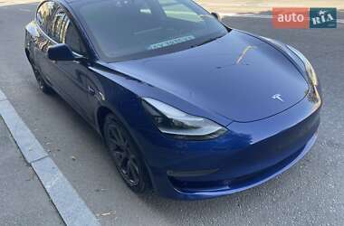 Седан Tesla Model 3 2022 в 