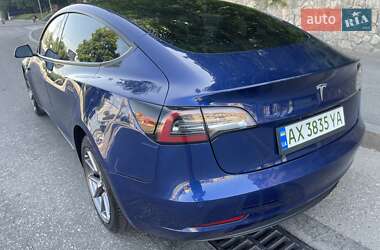 Седан Tesla Model 3 2022 в 