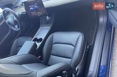 Седан Tesla Model 3 2022 в 
