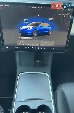 Седан Tesla Model 3 2022 в 