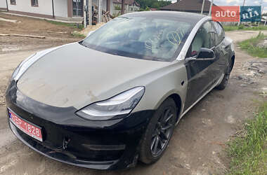 Седан Tesla Model 3 2021 в 
