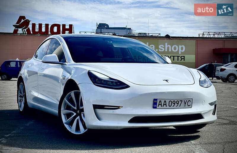 Седан Tesla Model 3 2020 в 