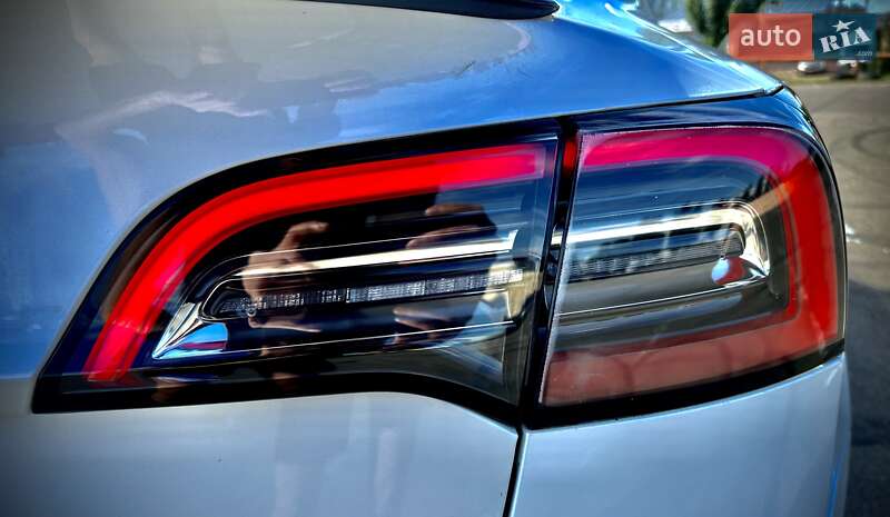 Седан Tesla Model 3 2020 в Києві