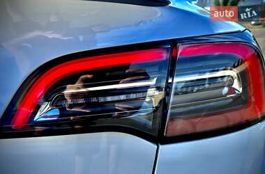 Седан Tesla Model 3 2020 в 