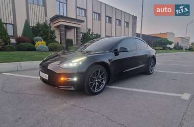 Седан Tesla Model 3 2023 в 