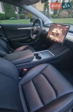 Седан Tesla Model 3 2023 в 