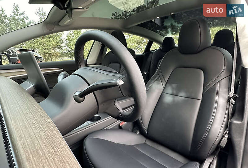Седан Tesla Model 3 2023 в Івано-Франківську