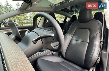 Седан Tesla Model 3 2023 в 