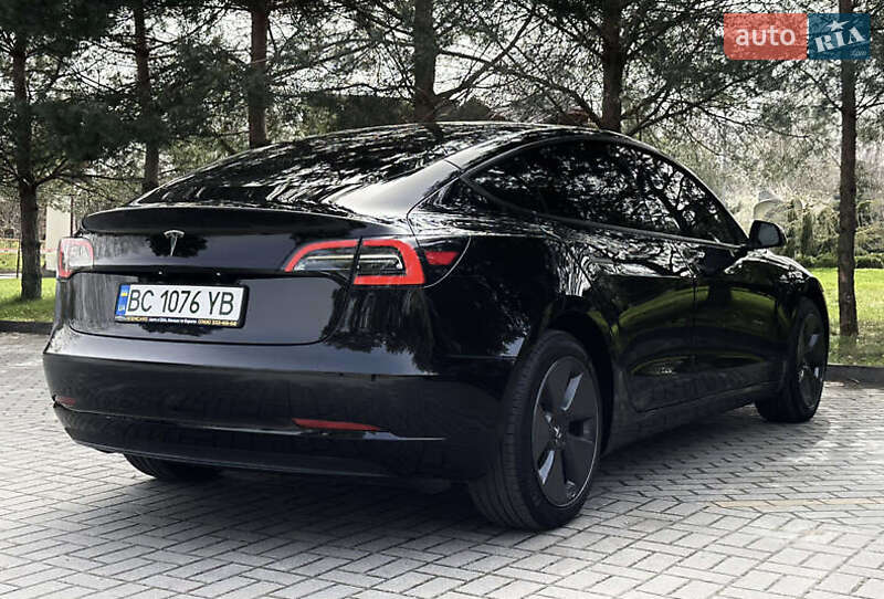 Седан Tesla Model 3 2023 в Івано-Франківську