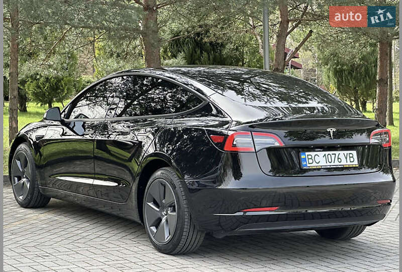 Седан Tesla Model 3 2023 в Івано-Франківську
