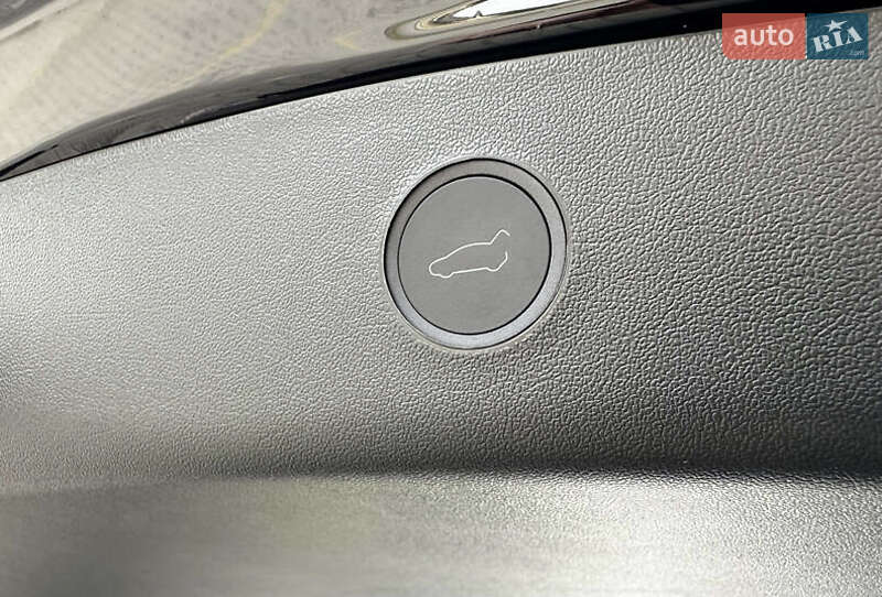 Седан Tesla Model 3 2023 в Івано-Франківську