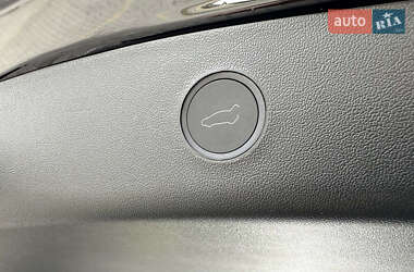 Седан Tesla Model 3 2023 в 