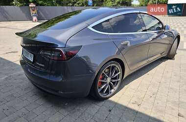 Седан Tesla Model 3 2020 в Ужгороде