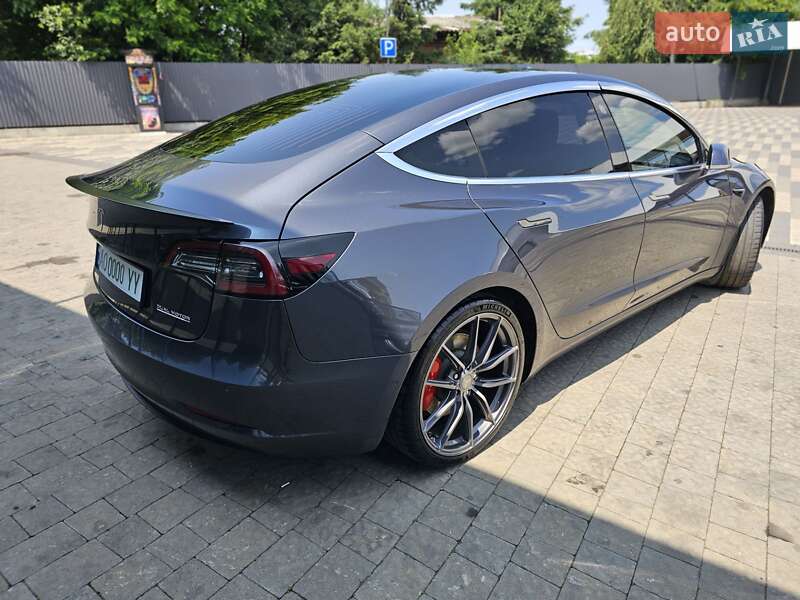 Седан Tesla Model 3 2020 в Ужгороді