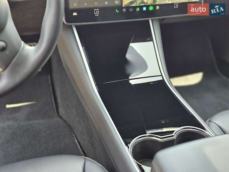 Седан Tesla Model 3 2020 в Ужгороді