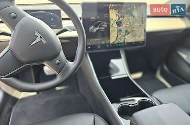 Седан Tesla Model 3 2020 в 