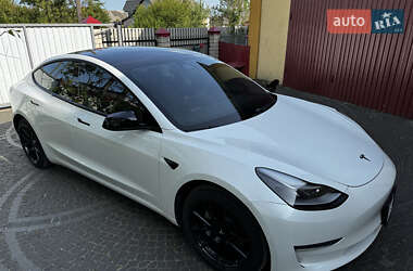 Седан Tesla Model 3 2021 в 
